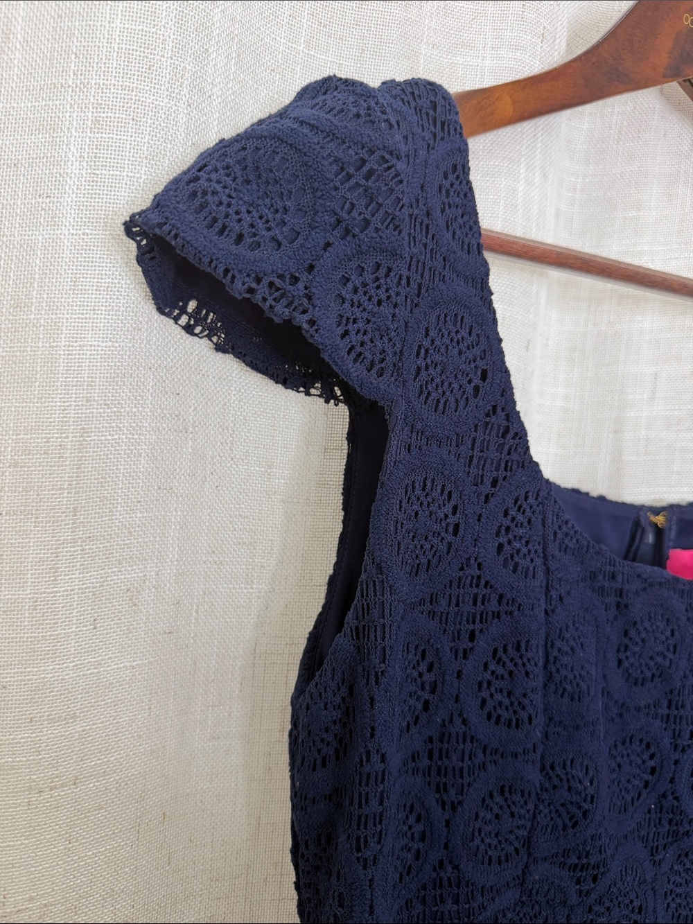 Lilly Pulitzer Navy Crochet Cap-Sleeve Sheath Dress Size 8 Excellent Condition - Picture 3 of 12